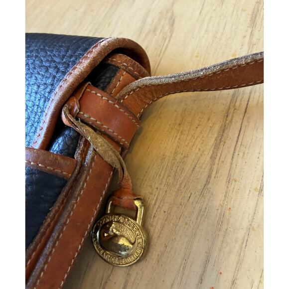 Vintage Dooney & Bourke All Weather Leather Crossbody Bag USA 80s 90s Equestrian - Picture 7 of 16